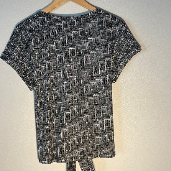 Tommy Bahama Tie Front or Back Cuffed Sleeves Black & White Size M‎ - Picture 4 of 9